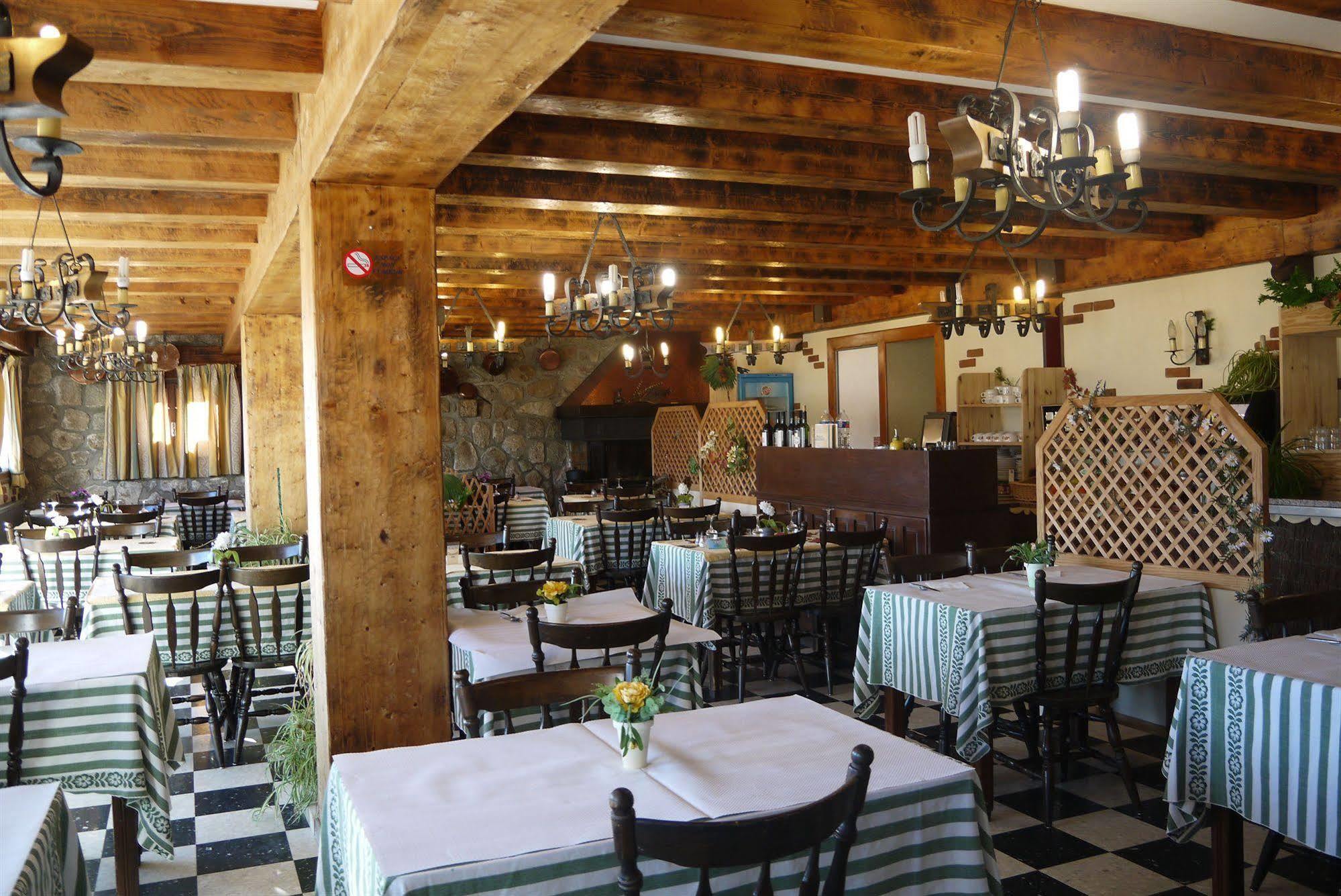 Hotel L'Oustalet Font-Romeu-Odeillo-Via Luaran gambar